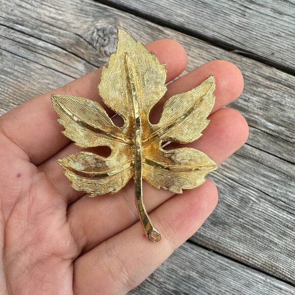 Leaf Brooch Pin - Picture 1 of 2